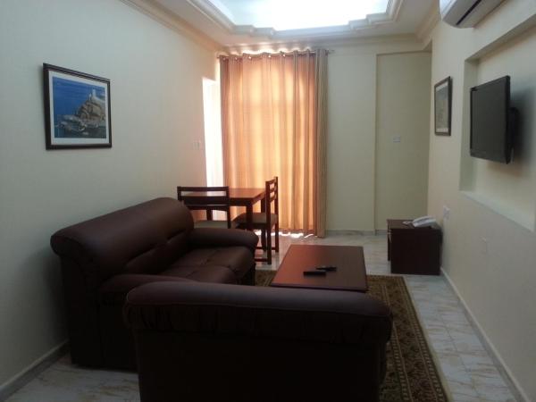 Al Ferdous Hotel Apartments : photo 7 de la chambre suite familiale avec balcon
