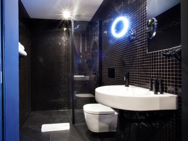 The Loft Hotel Adults Only : photo 7 de la chambre suite avec baignoire spa