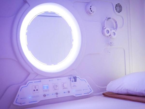 The Capsule Malioboro : photo 4 de la chambre lit dans dortoir pour hommes