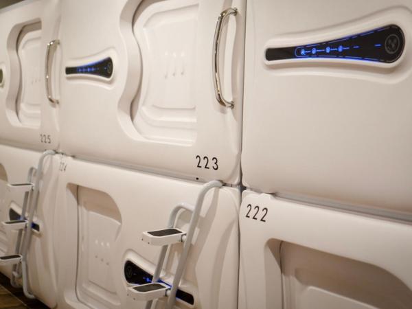 The Capsule Malioboro : photo 6 de la chambre lit dans dortoir pour hommes