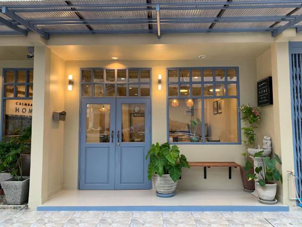 Achcha hotel - itsaraphap MRT station - Wat Arun : photo 8 de la chambre chambre lit queen-size avec balcon