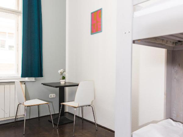 2B Hostel & Rooms : photo 10 de la chambre lit dans dortoir mixte de 4 lits
