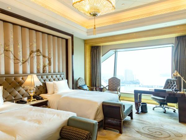 Wanda Reign Wuhan : photo 4 de la chambre chambre lit jumeaux exécutive avec vue sur le lac