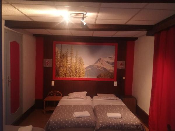 Hotel de Savoie : photo 3 de la chambre chambre triple - vue sur canal