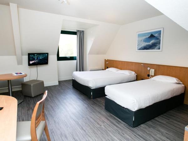 Hôtel Vert : photo 2 de la chambre chambre quadruple avec baignoire