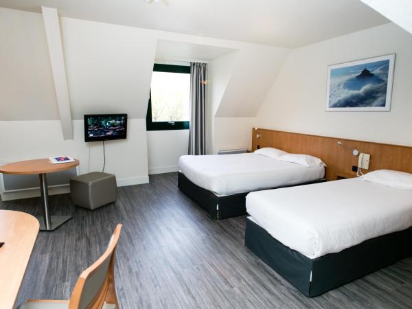 Hôtel Vert : photo 3 de la chambre chambre quadruple avec baignoire