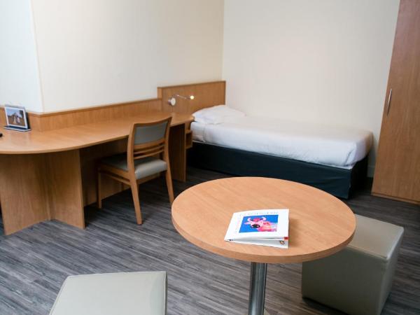 Hôtel Vert : photo 4 de la chambre chambre quadruple avec baignoire