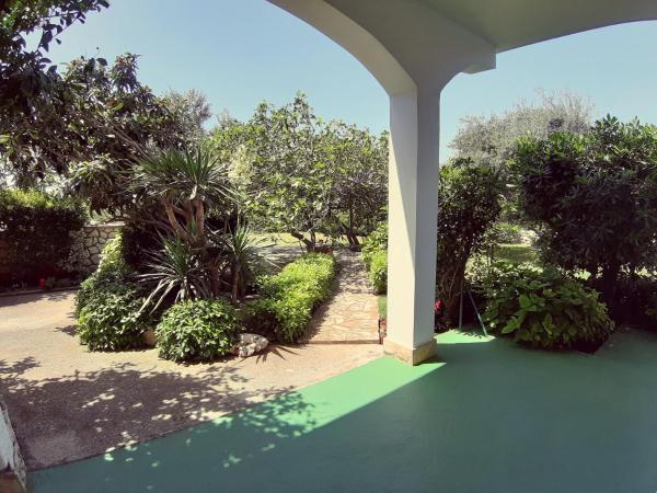 F• R• I• E• N• D• S• : photo 3 de la chambre chambre lit king-size avec balcon