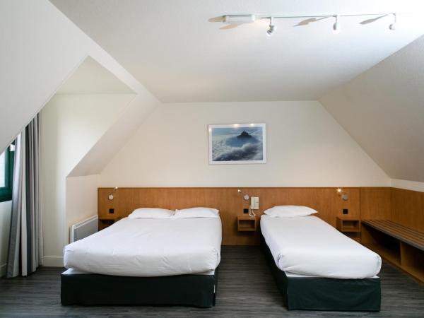 Hôtel Vert : photo 7 de la chambre chambre quadruple avec baignoire