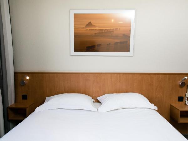 Hôtel Vert : photo 3 de la chambre chambre triple (1 lit double et 1 lit simple)