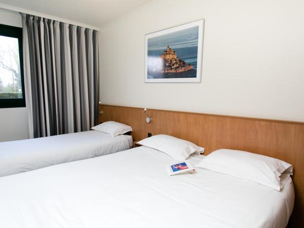 Hôtel Vert : photo 6 de la chambre chambre triple (1 lit double et 1 lit simple)