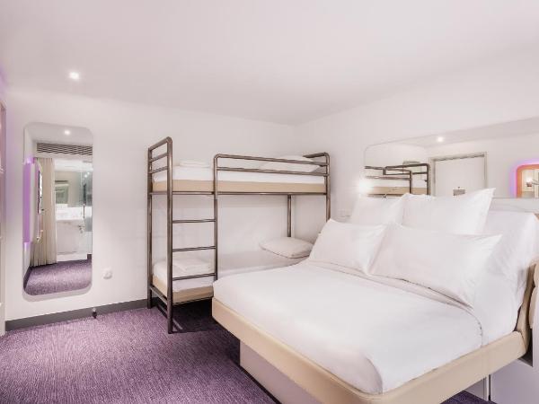 YOTELAIR Singapore Changi Airport Landside : photo 1 de la chambre chambre familiale