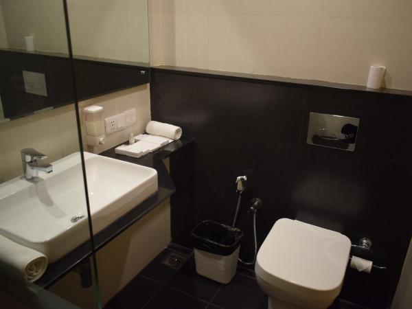 Starlit Suites Kochi : photo 8 de la chambre suite deluxe avec balcon