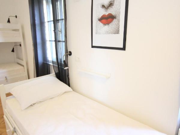 The Hostel : photo 4 de la chambre lit simple en dortoir mixte - vue sur jardin