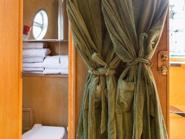 The Four Sisters Boatel - Houseboat : photo 6 de la chambre péniche de luxe