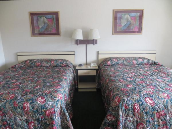 TravelStar Inn & Suites : photo 5 de la chambre chambre 2 lits queen-size - non-fumeurs