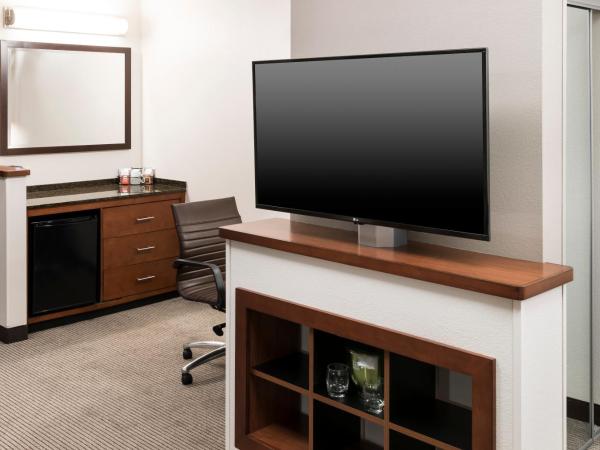 Hyatt Place Jacksonville Airport : photo 6 de la chambre chambre avec 2 lits queen-size et canapé-lit - Étage supérieur