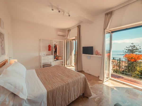 B&B Teatro Greco 39 : photo 1 de la chambre appartement - vue sur mer