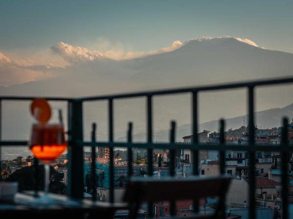 B&B Teatro Greco 39 : photo 1 de la chambre chambre double avec balcon