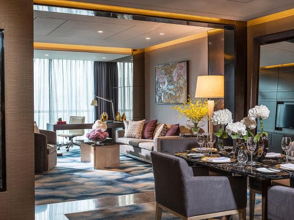 Four Seasons Hotel Shenzhen : photo 2 de la chambre suite deluxe avec lit king-size