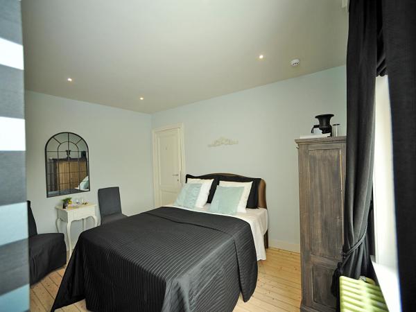 B&B Expo 13 : photo 1 de la chambre chambre double deluxe avec douche