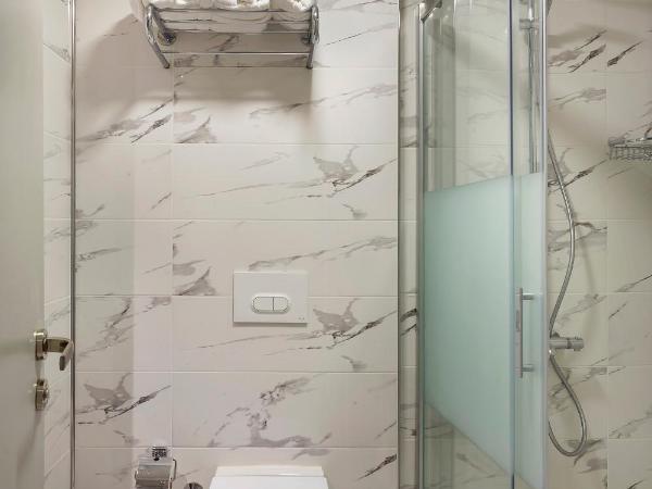 Güner Business Hotel : photo 9 de la chambre chambre double deluxe (2 adultes + 1 enfant)