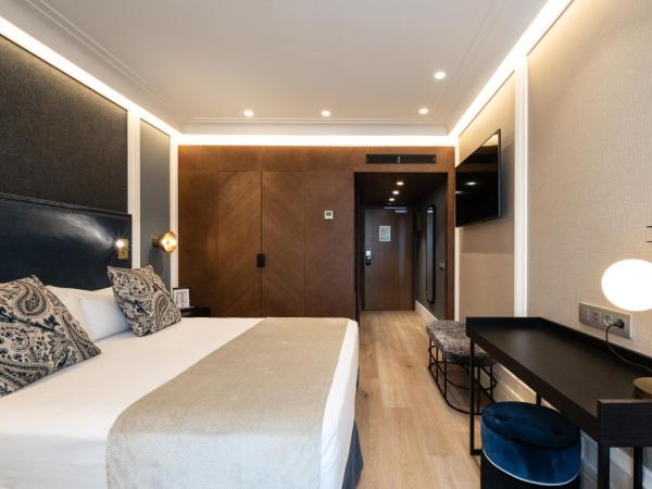 Catalonia Plaza Catalunya : photo 3 de la chambre chambre double supérieure avec terrasse et accès au spa