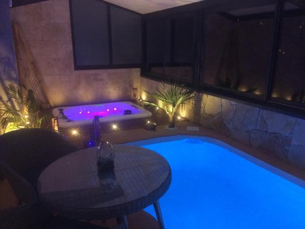 B&B Villa sensorielle : photo 6 de la chambre suite avec piscine privée