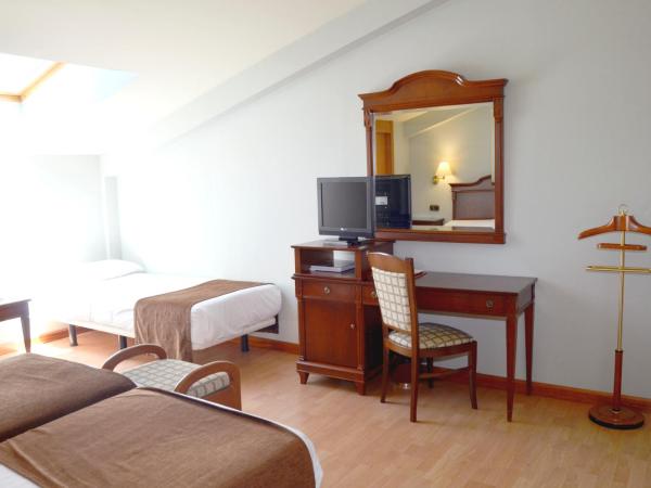 Hotel Lasa Sport : photo 1 de la chambre chambre triple mansardée