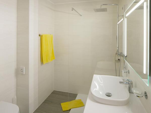 Aparthotel Al Lago : photo 2 de la chambre chambre double/lits jumeaux supérieure avec balcon