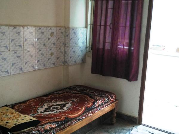 Professionals Pride PG : photo 10 de la chambre chambre simple avec salle de bains commune