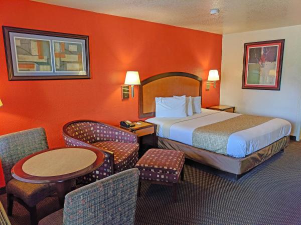 Travelodge by Wyndham Houston Hobby Airport : photo 4 de la chambre chambre lit king-size - non-fumeurs