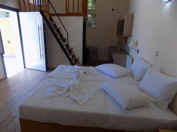 Souvlakis Pool Suites (S.P.S) : photo 2 de la chambre appartement - vue sur piscine 