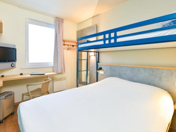 ibis Budget Charleroi Airport : photo 8 de la chambre chambre standard avec 1 lit double et 1 lit simple