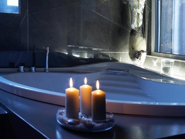 Etna Suite Group : photo 5 de la chambre suite avec baignoire spa