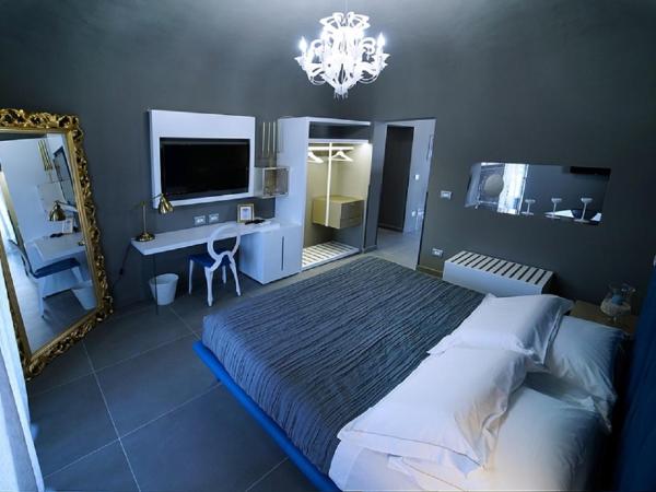 Etna Suite Group : photo 3 de la chambre suite lit king-size avec baignoire spa