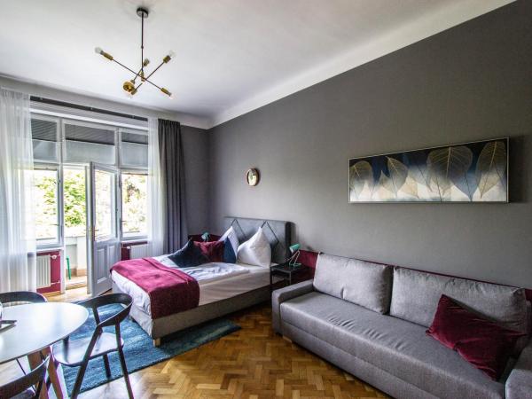 Garden Apartments : photo 3 de la chambre appartement avec balcon