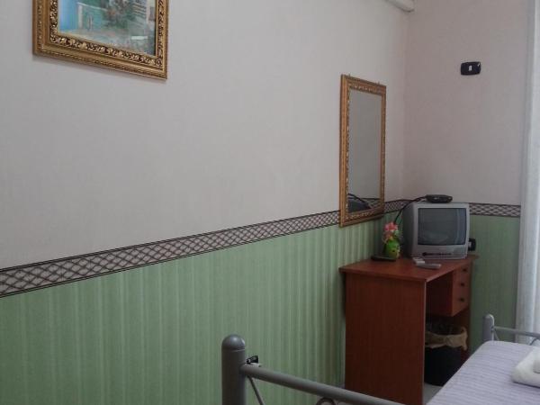 Astra : photo 5 de la chambre chambre double ou lits jumeaux avec salle de bains privative externe