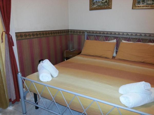Astra : photo 3 de la chambre chambre double ou lits jumeaux avec salle de bains privative externe