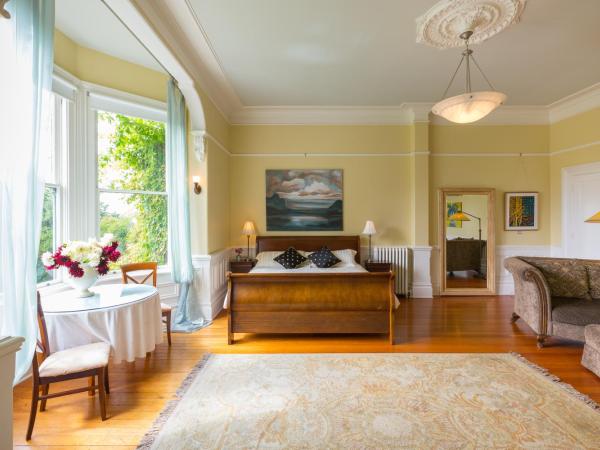 Fairholme Manor Inn : photo 2 de la chambre suite lit king-size avec spa - vue sur jardin