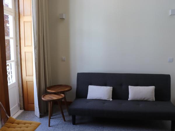 Enjoy Viana - Guest House : photo 8 de la chambre chambre triple avec balcon