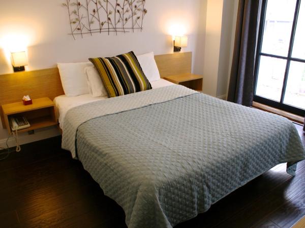 Touchstone Hotel - City Center : photo 9 de la chambre chambre lit queen-size 
