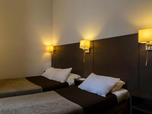 The Originals City, Htel Astoria Vatican, Lourdes (Inter-Hotel) : photo 3 de la chambre chambre triple