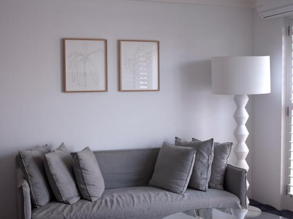 Hotel Ravesis : photo 2 de la chambre suite lit king-size avec terrasse - vue sur plage