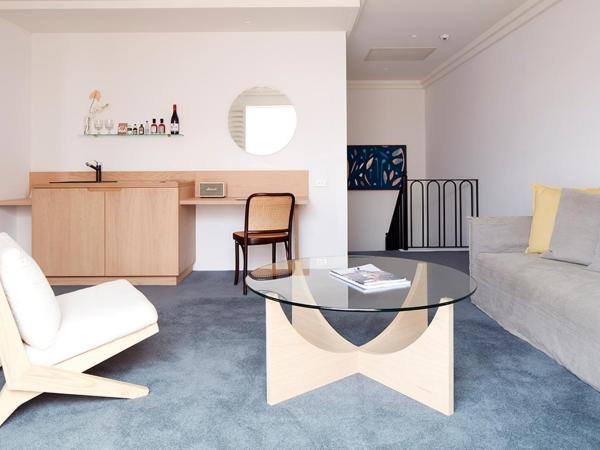 Hotel Ravesis : photo 4 de la chambre suite lit king-size avec terrasse - vue sur plage