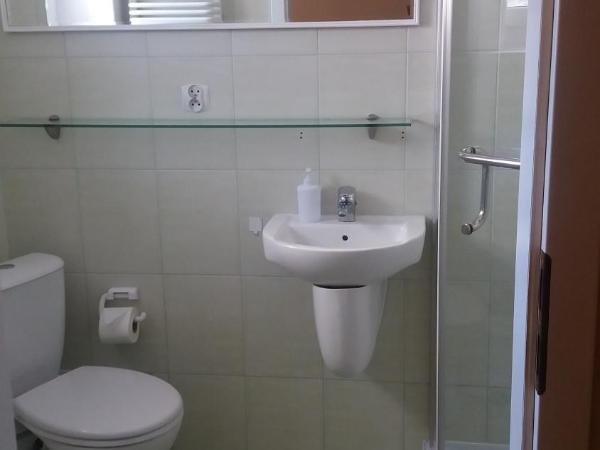 Hotel Gold : photo 9 de la chambre chambre lits jumeaux standard avec salle de bains commune