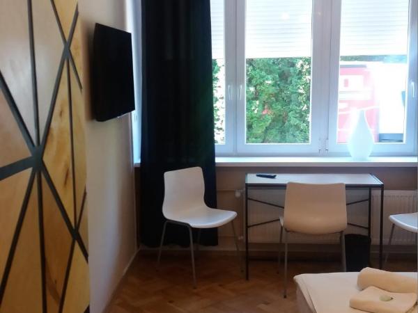 Hotel Gold : photo 8 de la chambre chambre triple avec salle de bains commune