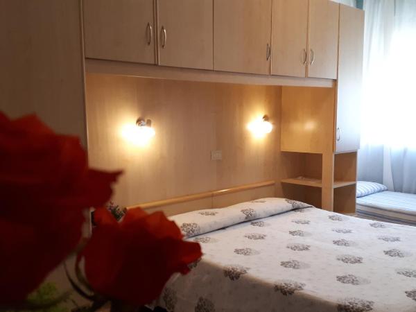 Hotel Villa Dina : photo 3 de la chambre chambre quadruple standard