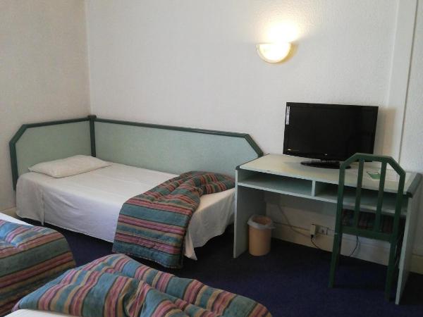 Hôtel de Nevers : photo 5 de la chambre chambre triple