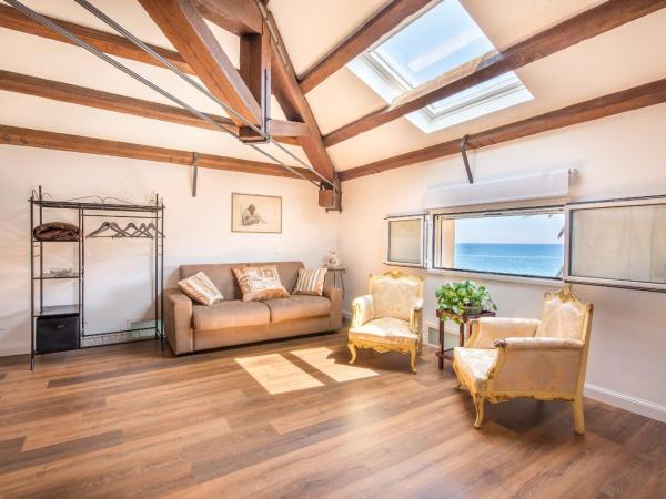 B&B Villa Liberty sul mare : photo 2 de la chambre chambre quadruple deluxe